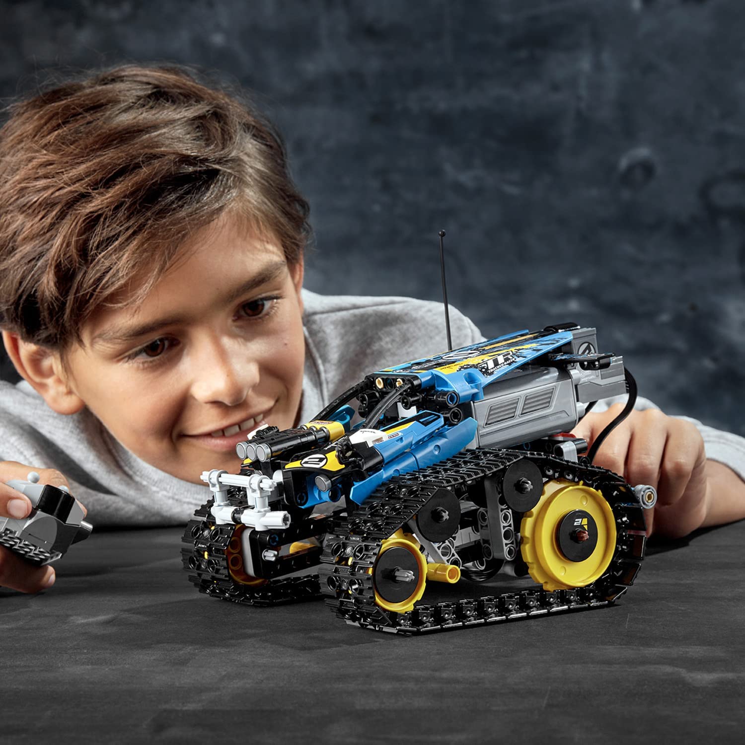 Ferngesteuerter Stunt-Racer von LEGO Technic - Spielen